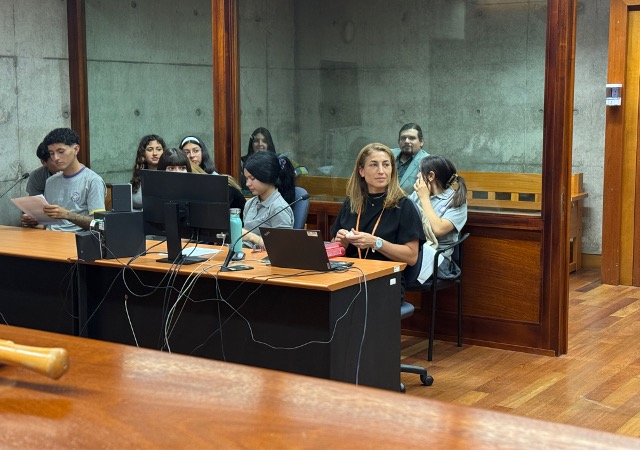 Tribunal de J&oacute;venes: revive en im&aacute;genes la actividad con estudiantes del colegio Novo Mundo de Quilicura donde conocieron sus derechos