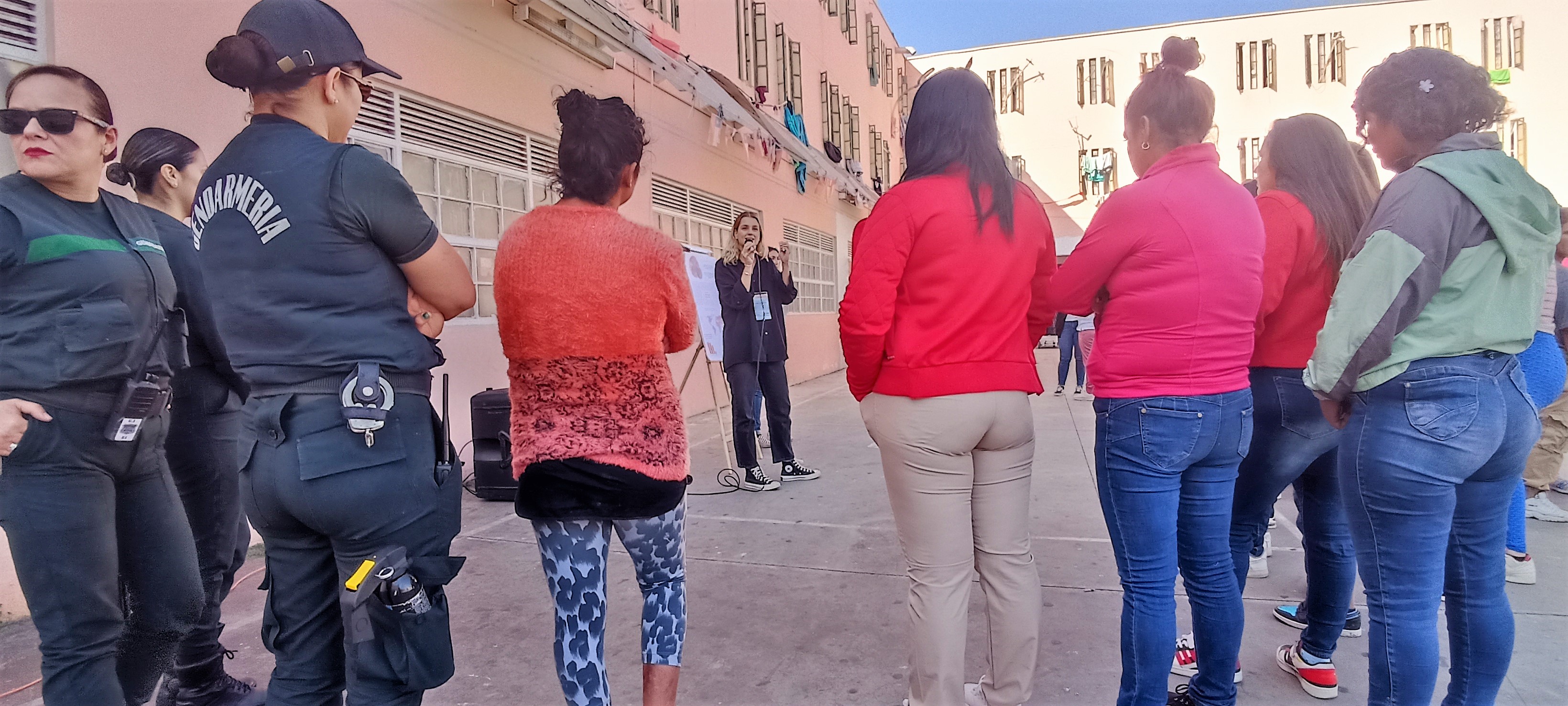 Entrega de dispositivos para autoexamen mamario a internas de cárcel de Rancagua