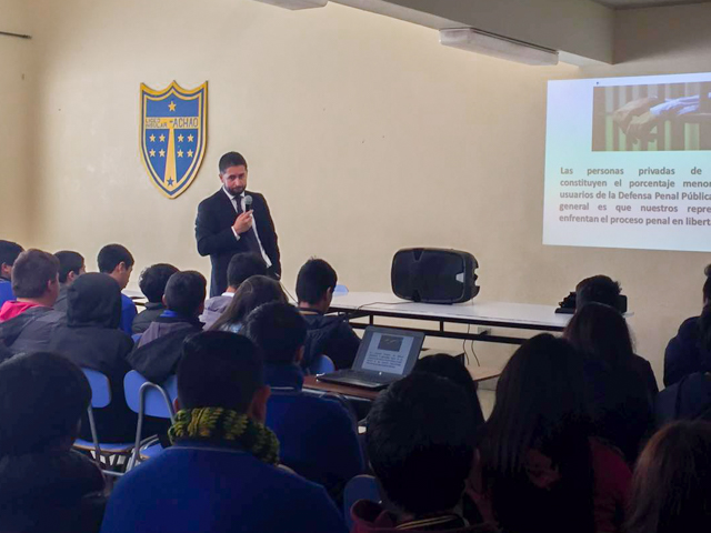 Claudio Herrera dialogó con los alumnos del Liceo Insular de Quinchao por más de una hora.