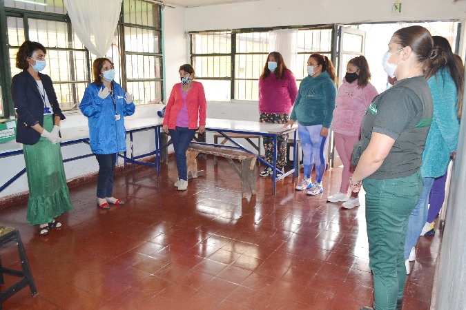 Las directivas de la Defensoría de Coquimbo visitaron la sección femenina del CDP de Ovalle.