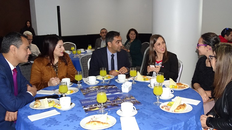 La Defensora Regional junto al representante de OIM, la gobernadora de Antofagasta y otras autoridades.