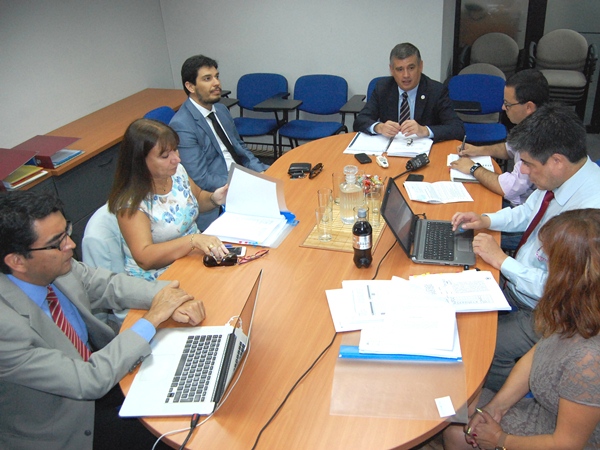 Los integrantes del Comité de Adjudicación Regional sesionaron en dependencias de la Defensorí­a de Tarapacá.