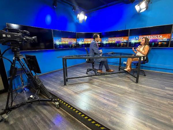 Karina Reyes en los estudios de Canal 16,  Antofagasta TV.