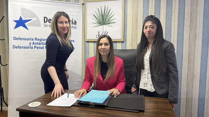 (De izq. a der.) Carolina V&aacute;squez, trabajadora social; Priscilla V&aacute;squez, defensora p&uacute;blica, y Andrea Lagos, asistente de la defensa penitenciaria.