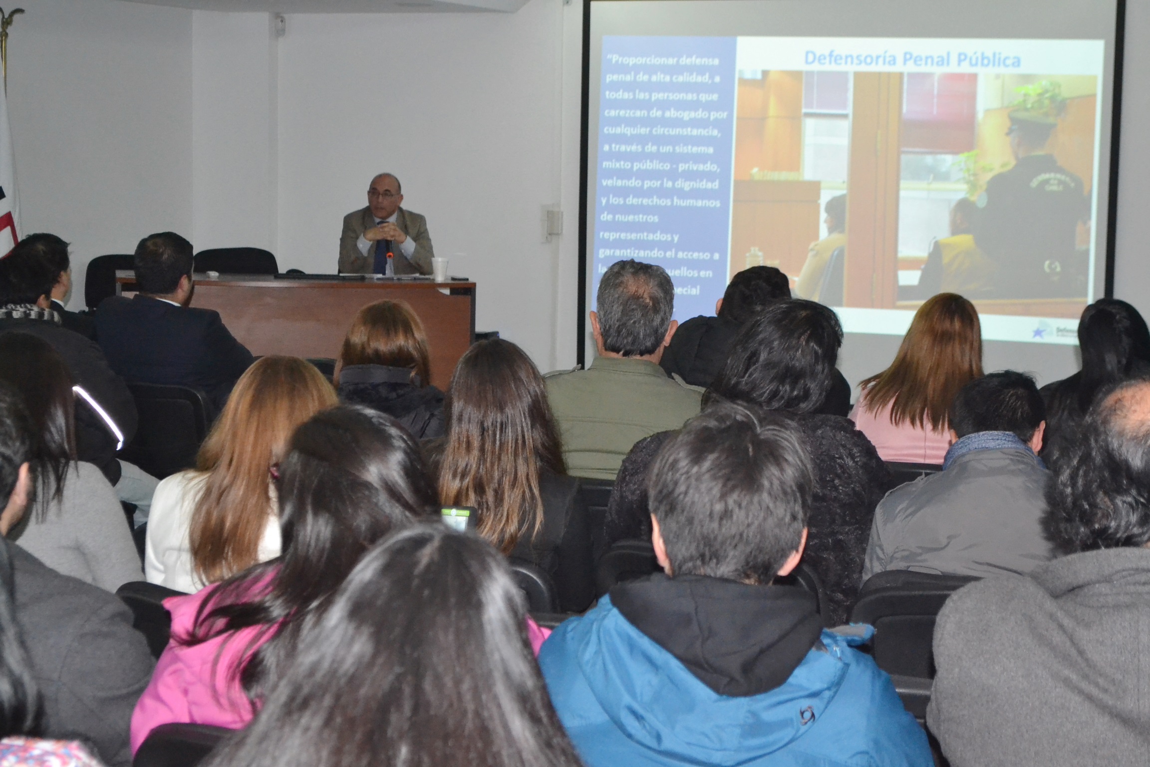 Más de 70 personas asistieron a la charla sobre la Defensoría y el "Proyecto Inocentes".