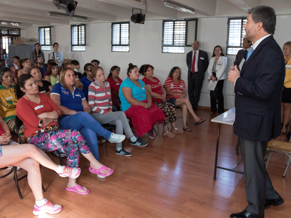 Defensor Nacional Andrés Mahnke en Cárcel de San Miguel por Día Internacional de la Mujer