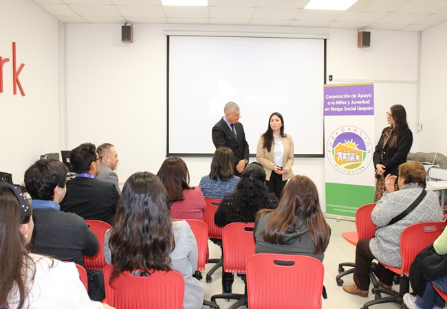 El Defensor Regional, Marco Montero; la abogada Roc&iacute;o Burgess y Miriam Castillo coordinadora del programa de reinserci&oacute;n juvenil.