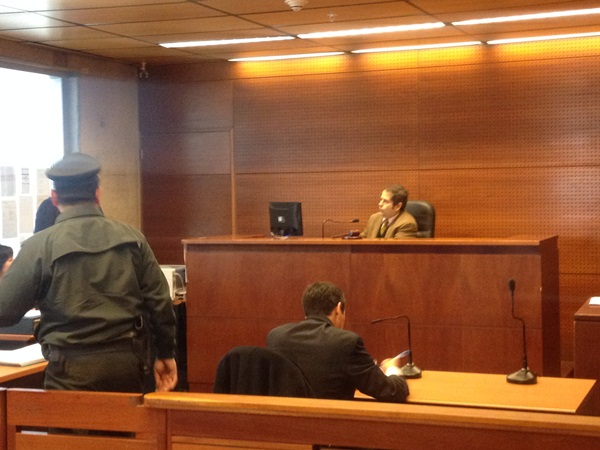 El defensor penal público Francisco Armanekis representó al gendarme ante el 11° Juzgado de Garantía de Santiago.