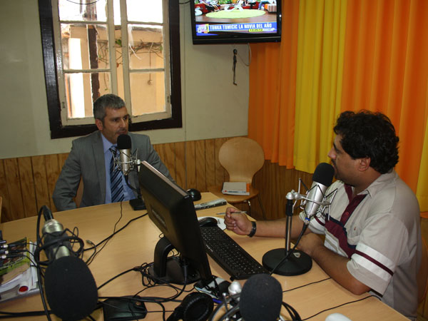 Raúl Palma (izquierda) fue entrevistado por Mauricio Guerrero para el programa "Central de Noticias", de radio Amiga.