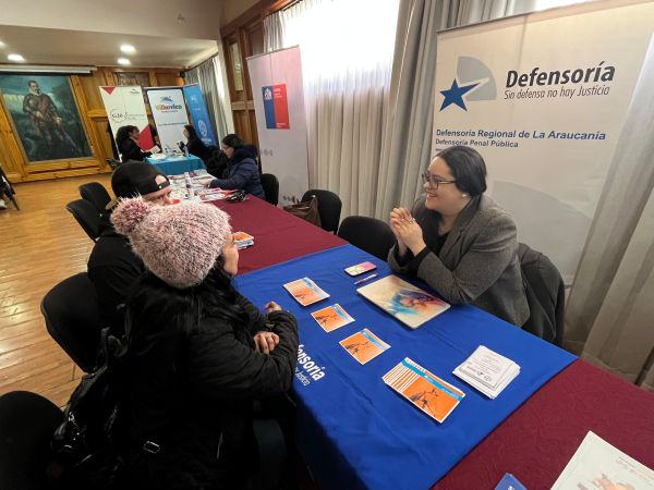 Un gran n&uacute;mero de personas realiz&oacute; consultas a la profesional de la Defensor&iacute;a Regional.