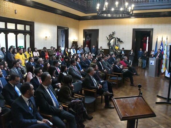 El Defensor Regional de Tarapacá durante su intervención en el Palacio Astoreca.