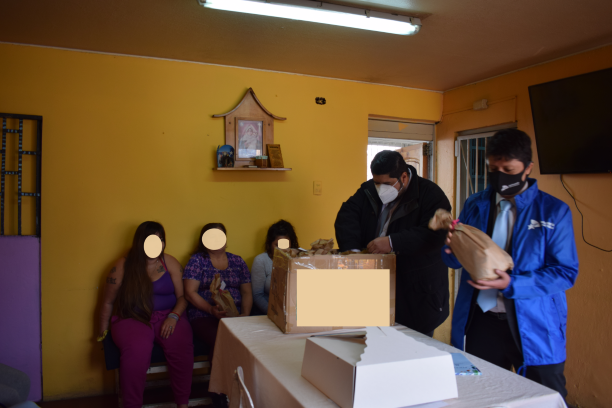 Para difundir los derechos maternales, un equipo de la Defensoría Regional de Aysén se reunió con las internas de la cárcel de Coyhaique. 