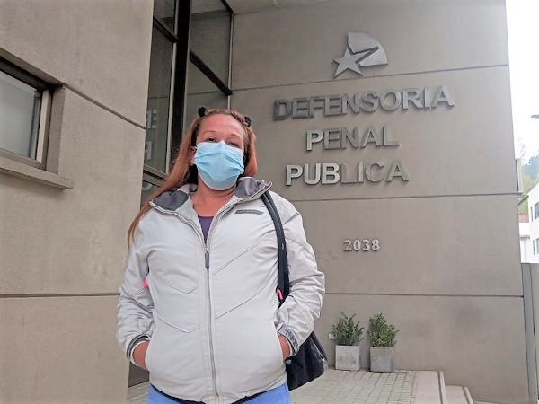 Jesenia Mancilla abandonó las oficinas de Defensoría Regional del Biobío con la esperanza de dejar atrás años de violencia y maltrato.  