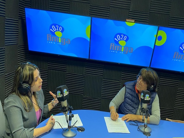 La abogada difundió en radio "Amiga" de Talca el importante rol que cumple la Defensoría en la sociedad.