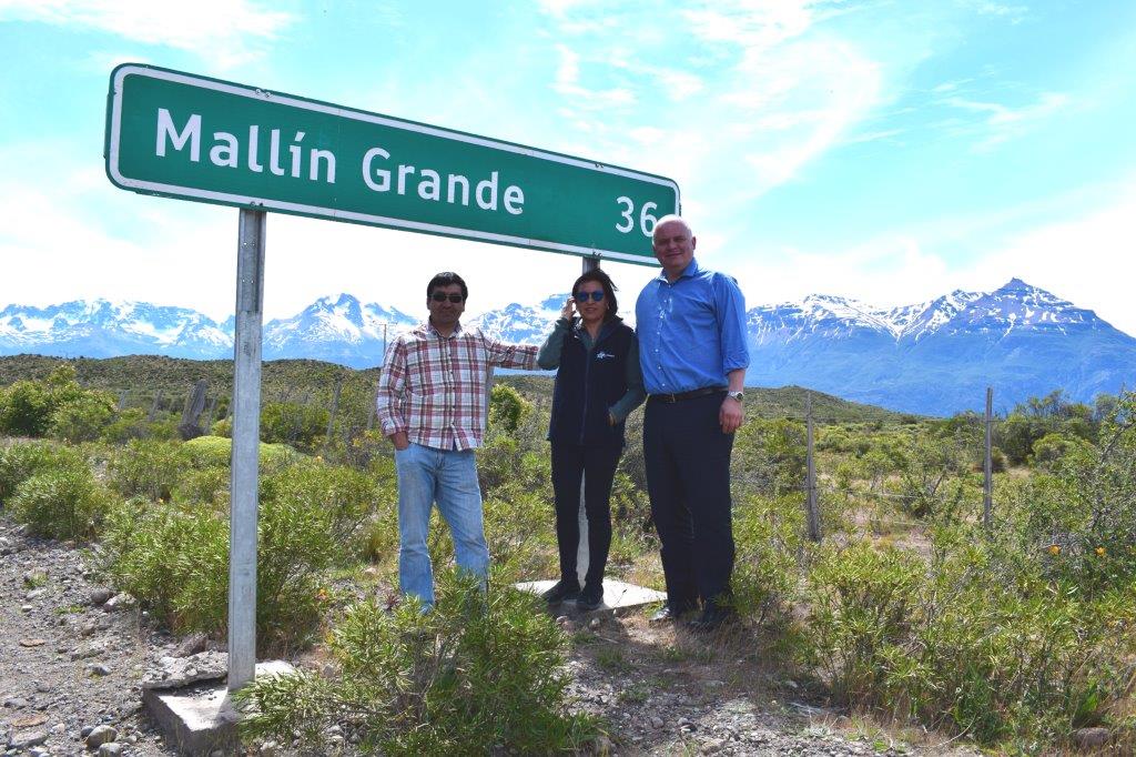 Jorge Moraga, Orietta Rodríguez y Juan Galindo, en paso a Mallín Grande, localidad de la comuna de Chile Chico.