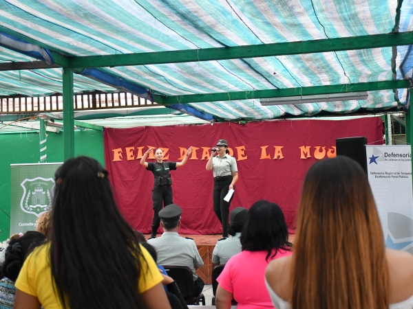 El entusiasmo hizo participar a todos los presentes en el Centro de Cumplimiento Penitenciario (CCP) de Iquique.