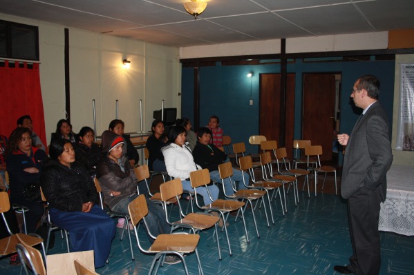 Renato González conversó con unos 30 migrantes en la casa de acogida "Nuestra señora de Guadalupe", en Copiapó.