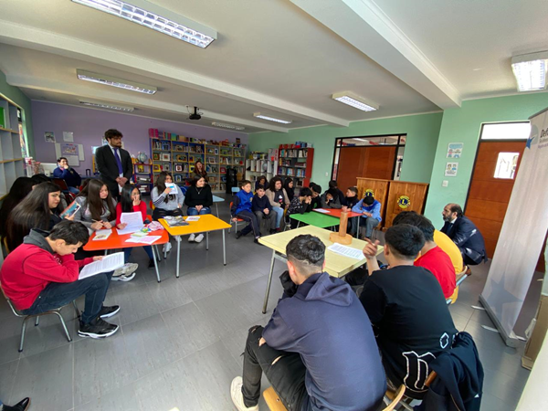 Las y los estudiantes participaron con gran entusiasmo y compromiso en las tres jornadas del 'Tribunal de jóvenes'.