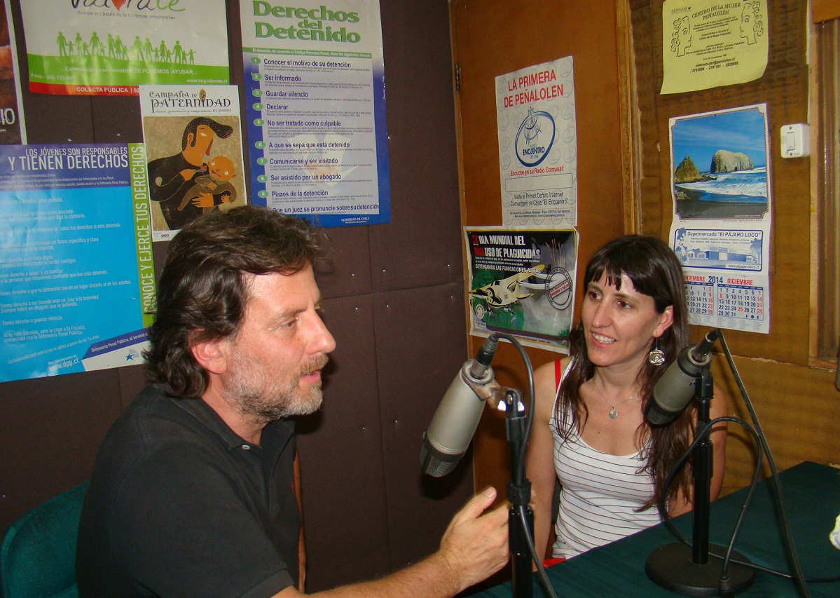 Fracisca Sellés y José Ignacio Aguirre condujeron espacio sobre la labor de la DPP en Radio El Encuentro de Peñalolén