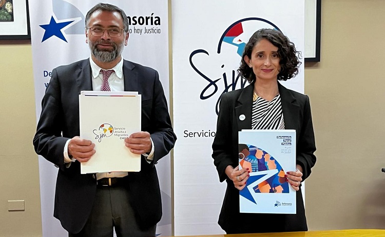 El Defensor Regional de Antofagasta y la directora nacional del SJM firmaron el convenio de colaboración 