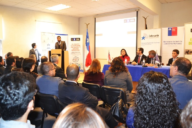 Profesionales de la Defensoría, la Fiscalía, el Sename, los programas de intervención y jueces asistieron al seminario.