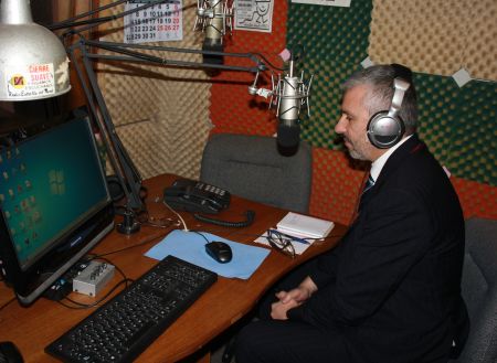 El defensor regional, Raúl Palma Olivares en radio Estrella del Norte en Vallenar.