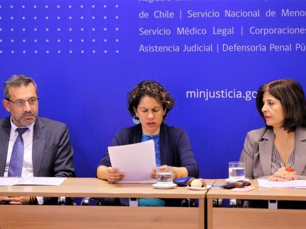 El Defensor Nacional junto a las ministras de Medioambiente, Maisa Rojas, y de Justicia y Derechos Humanos, Marcela Ríos.