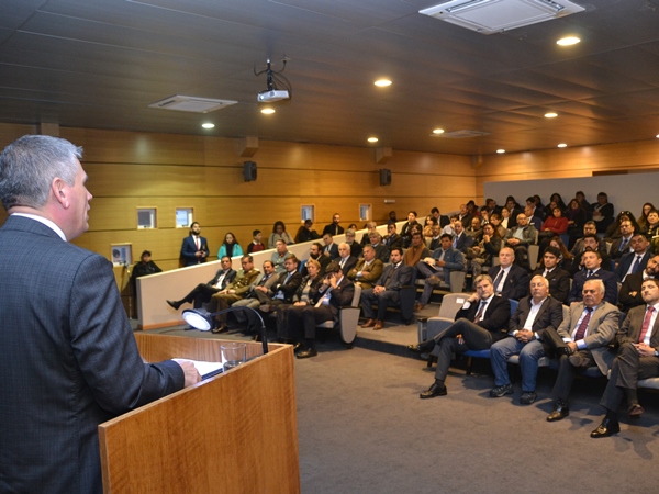 El Defensor Regional de Tarapacá, Marco Montero, en su discurso de entrega del balance de gestión 2017.