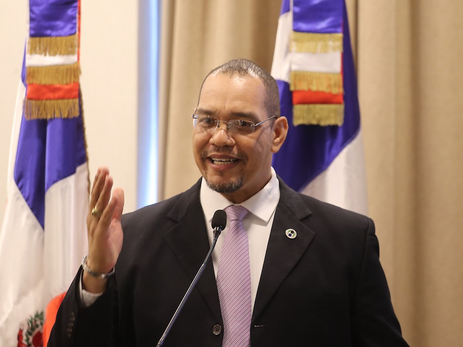 En julio de 2019, un equipo de la Defensoría capacitó a defensores públicos de República Dominicana. Rodolfo Valentín Santos presentó la iniciativa.