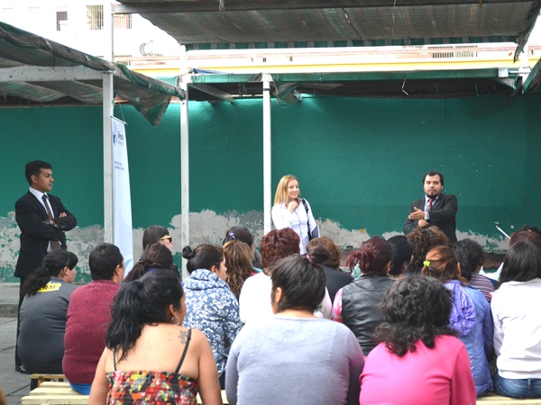 El Jefe de Estudios y los defensores penitenciarios de Tarapacá dialogan con las internas condenadas del Penal de Mujeres de Iquique.