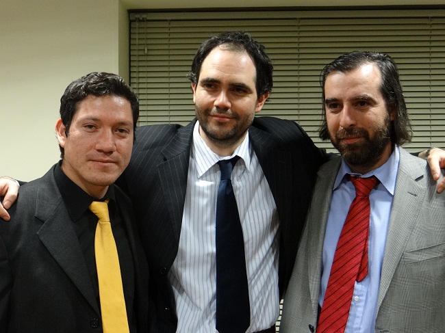 Erwin Sparza (izquierda), junto a los defensores públicos Jaime Obando y Juan Ignacio Lafontaine.