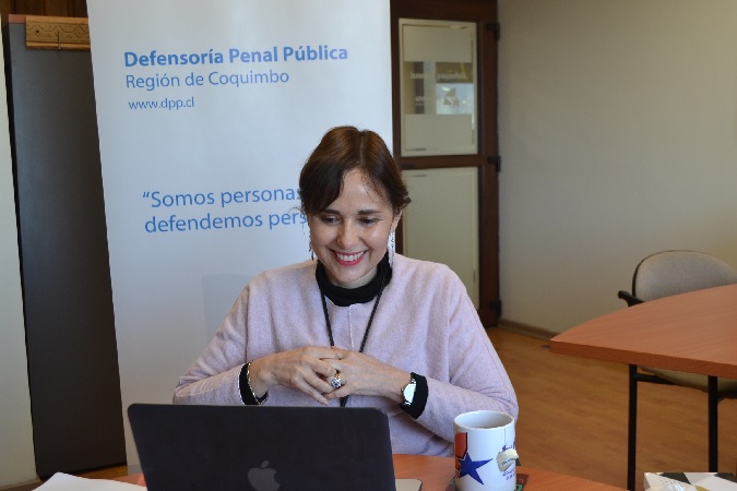 Vía on-line se conectó la Defensora Regional de Coquimbo con los estudiantes.