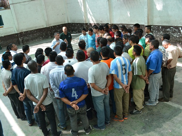 El Defensor Regional de Tarapacá conversó directamente con los internos de la cárcel de Pozo Almonte.