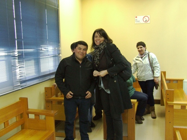 Marcelo Aviles junto a su defensora pública, Mari­a Soledad Llorente. 