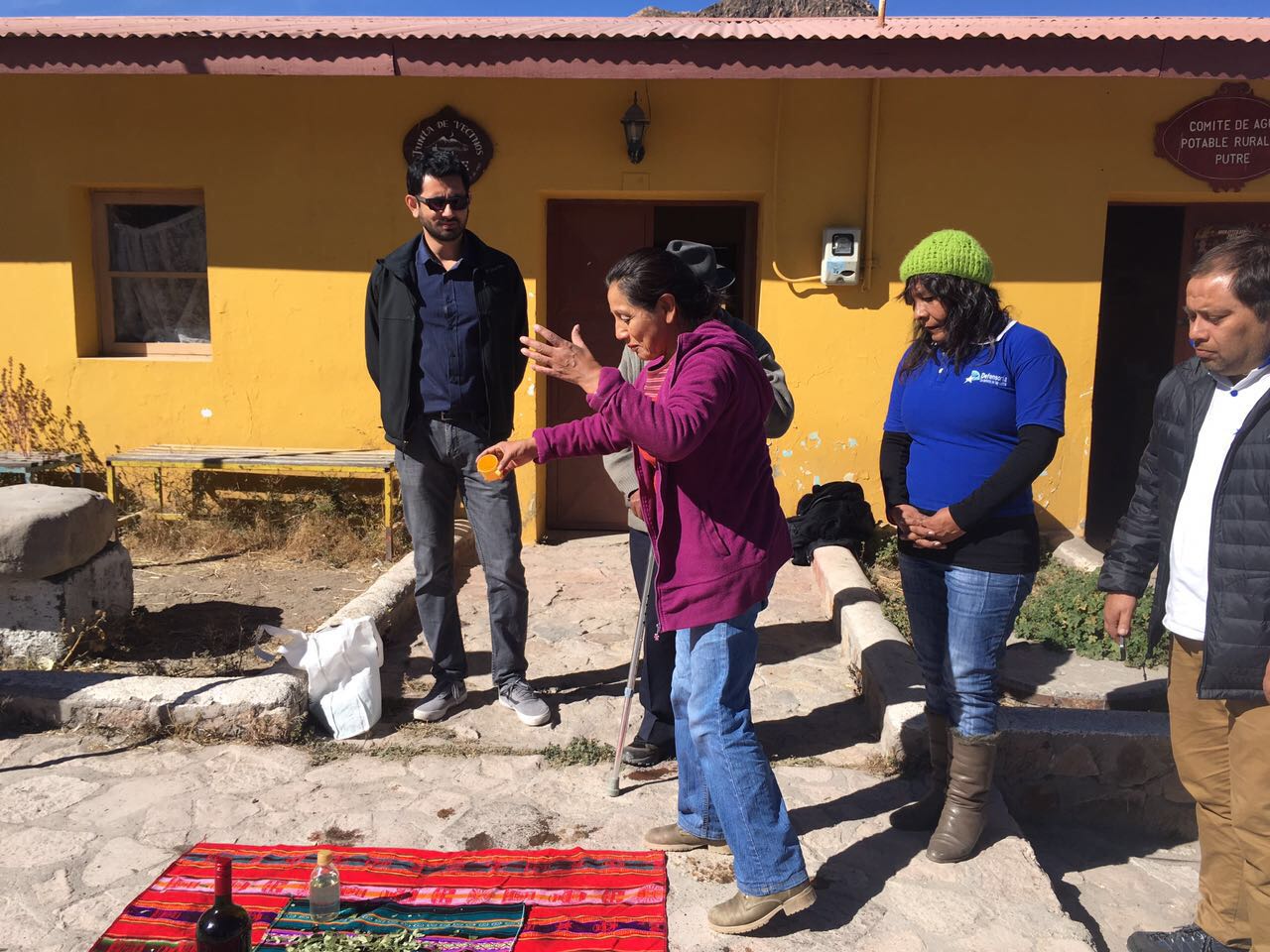 Delia Condori, consejera nacional Aymara de Putre, realizó una pawa  junto al equipo de defensa pena aymara e indígena.