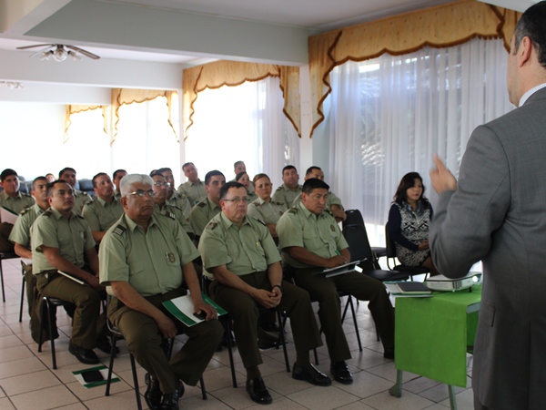 Sergio Zenteno expuso sobre defensa penal indígena en el seminario de Carabineros.