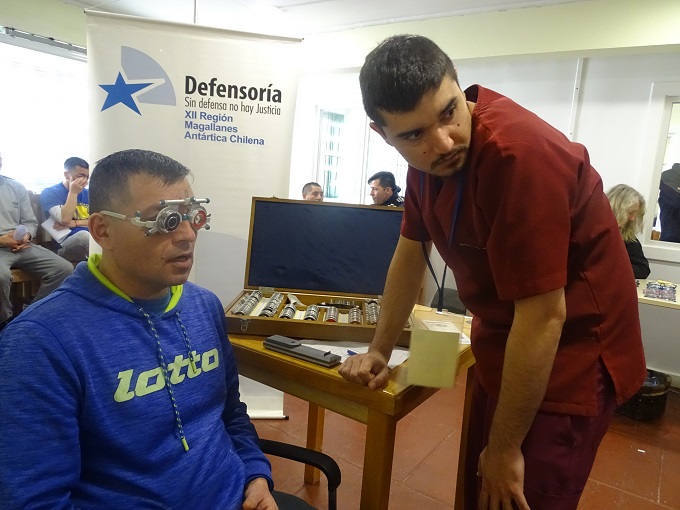 Durante el operativo oftalmológico se detectó a personas con graves problemas visuales.
