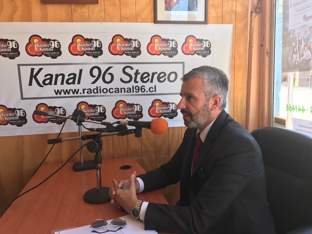El Defensor Regional, Raúl Palma Olivares, en Radio Kanal 96 de la comuna de Diego de Almagro.