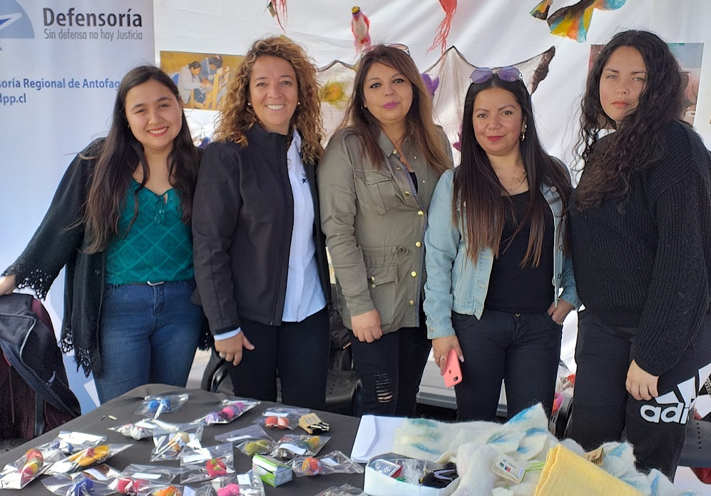 Las expositoras de la Defensoría en la Feria de la Mujer Emprendedora.