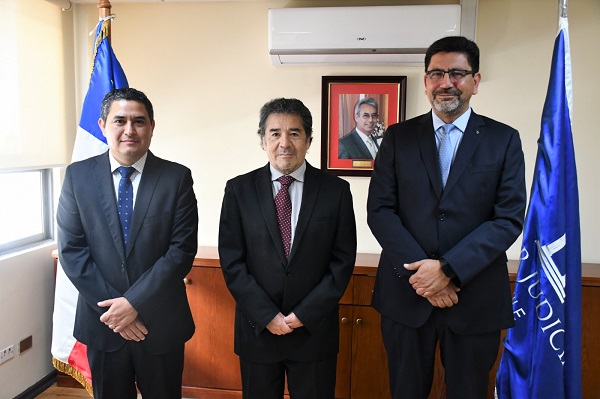 Los directivos de la Defensoría junto al nuevo presidente de la Corte de Apelaciones de Rancagua, Ricardo Pairicán.