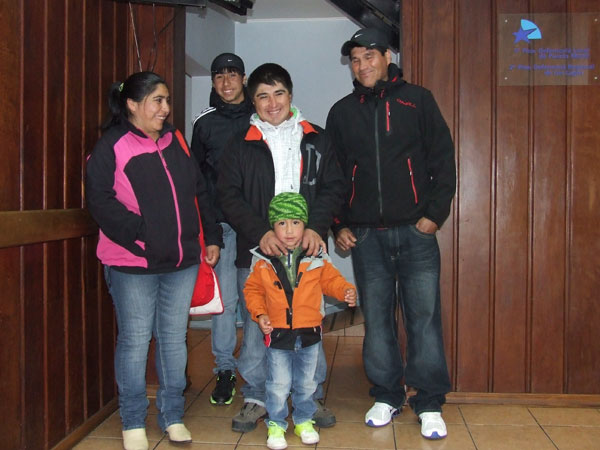 Tras un mes en prisión preventiva, Milton Hernández (al centro, de blanco) recuperó su libertad.