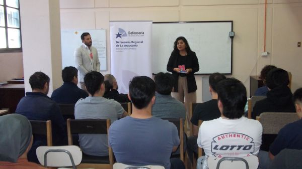 Durante la visita al CCP de Temuco se produjo un interesante di&aacute;logo con los internos del m&oacute;dulo mapuche.