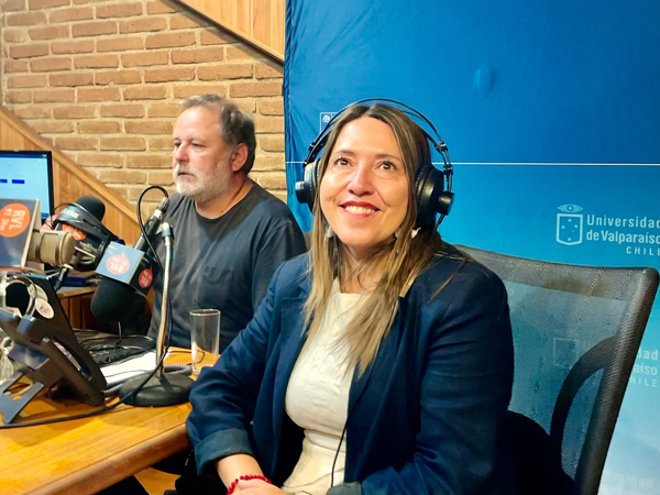 La jefa de Estudios de la Defensor&iacute;a Regional de Valpara&iacute;so en radio "Valent&iacute;n Letelier".