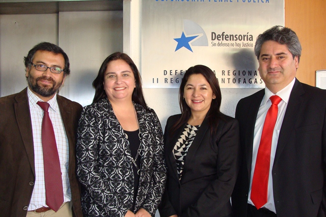 Los directivos de la Defensoría Regional de Antofagasta junto a la gobernadora provincial, Fabiola Riveros.