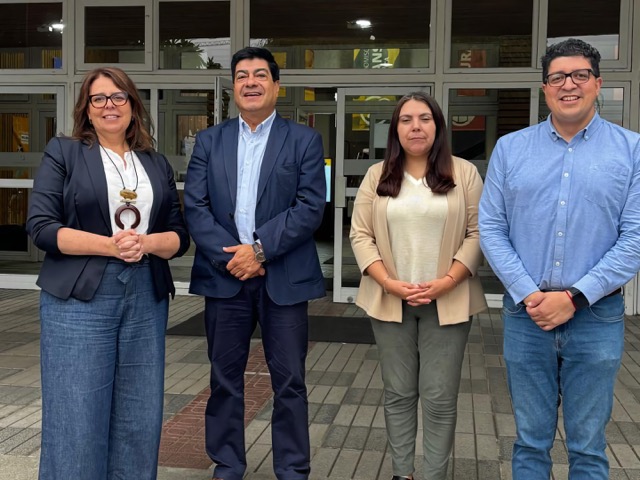 La Defensora Regional fue recibida en la sede Osorno de la ULA  por su rector, Oscar Garrido.