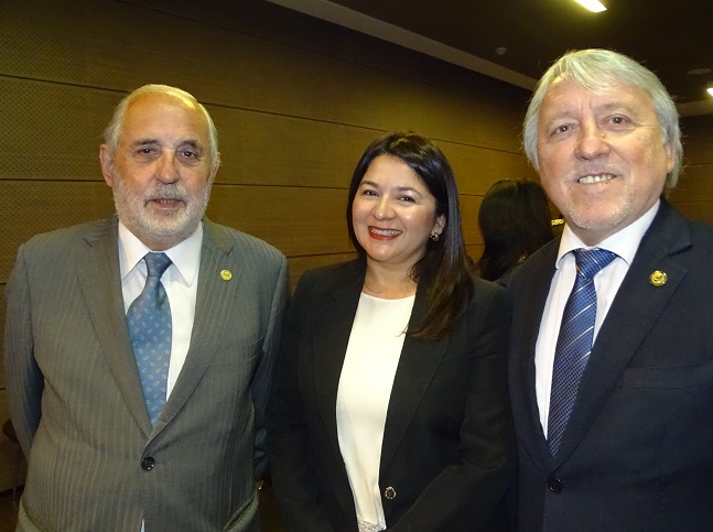 El FIscal Nacional, Jorge Abott, junto a la Defensora Regional de Antofagasta, Loreto Flores, y el Fiscal Regional de Antofagasta, Alberto Ayala.