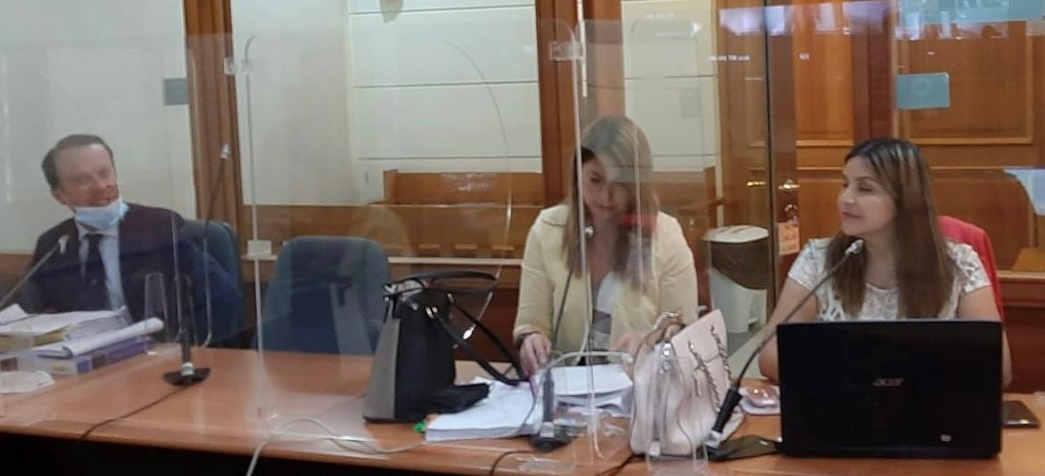 Las defensoras públicas Marsella Rojas y Diana Marín en audiencia de juicio oral en Copiapó. 