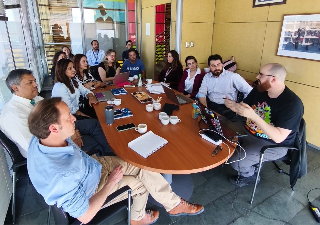 El abogado experto derrib&oacute; mitos sobre el uso de la IA y advirti&oacute; peligros asociados a su mal uso.