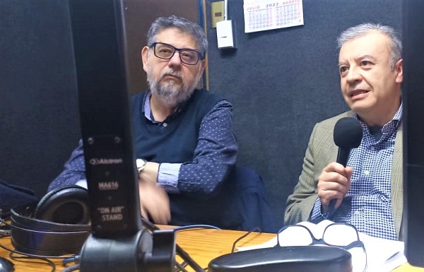 El defensor público Leonardo Díaz y el fiscal Francisco Caballero en el programa "Hacemos Radio".