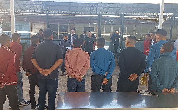 En total, 43 internos participaron en la charla del defensor penitenciario Mariano Rubio en la cárcel de Rengo.